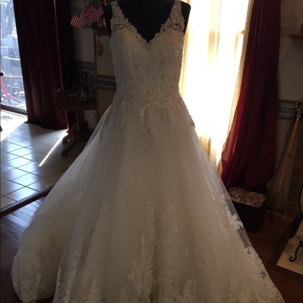 Mori Lee Bridal Gown - Style 2821 - Size 14